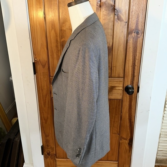 EUC Jos A Bank gray and black check sportcoat size 44 short - Picture 2 of 9